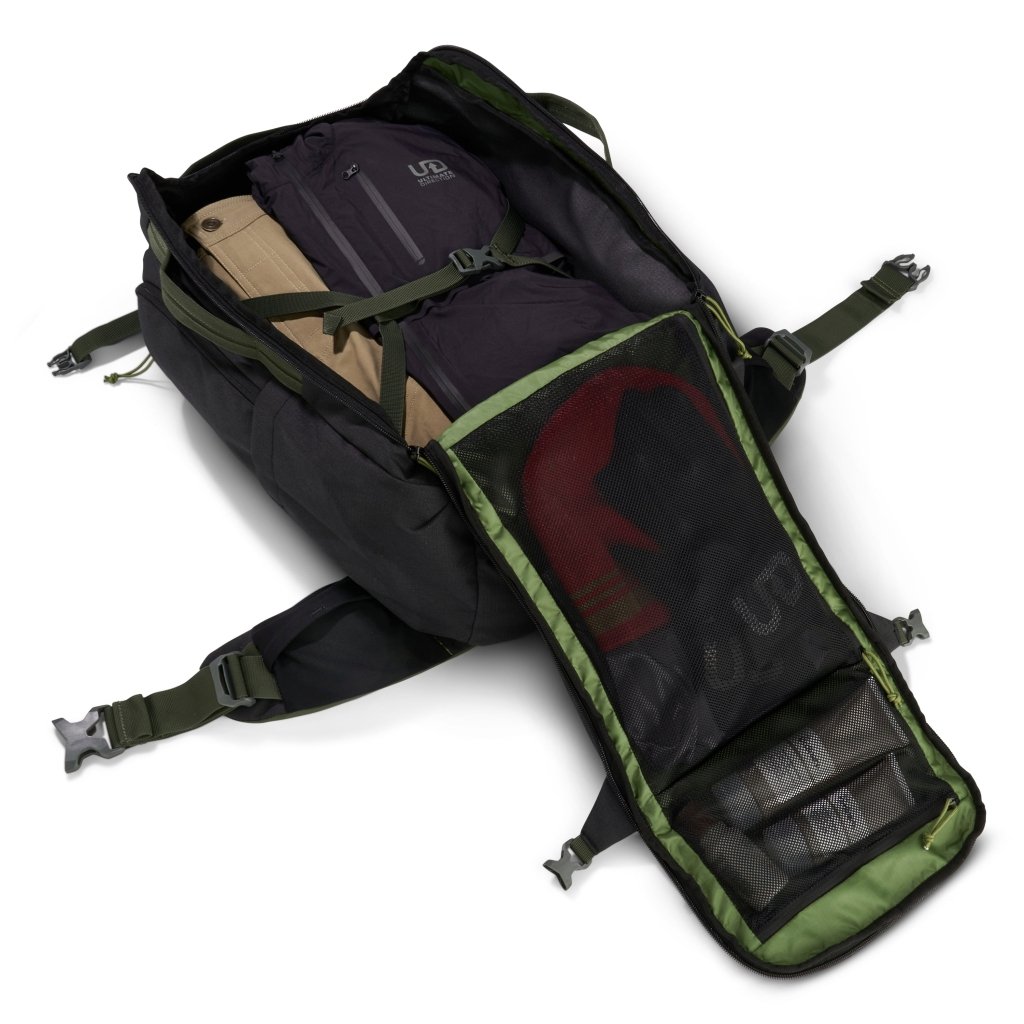 KELTY REDWING TRAVELLER 40 BLACK - Hill and Dale Outdoors