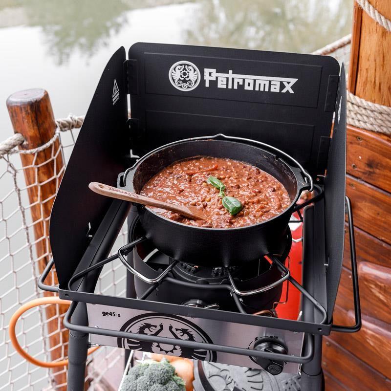 Petromax 5.5L FT6 Cast Iron Dutch Oven with Legs - Hill and Dale Outdoors